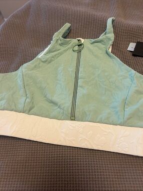Twenty SPORTS BRA W/Front Zip size Medium NWT